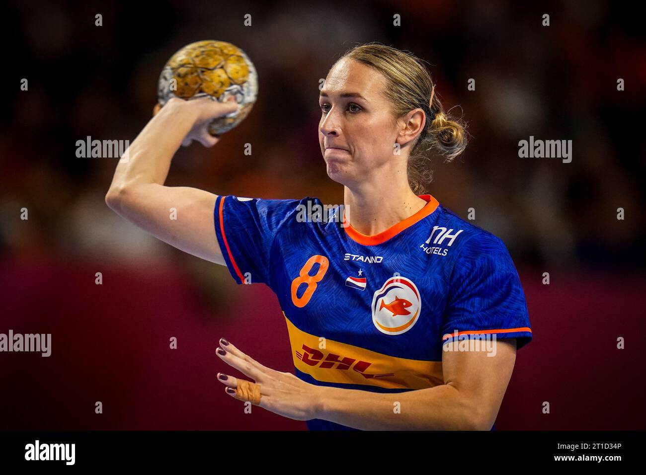 Almere, Netherlands. 12th Oct, 2023. ALMERE, NETHERLANDS - OCTOBER 12: Lois Abbingh of the Netherlands passes the ball during the Women's EHF Euro 2024 Qualifiying match between Netherlands and Portugal at Topsportcentrum Almere on October 12, 2023 in Almere, Netherlands (Photo by Rene Nijhuis/BSR Agency) NOCNSF Credit: BSR Agency/Alamy Live News Stock Photo