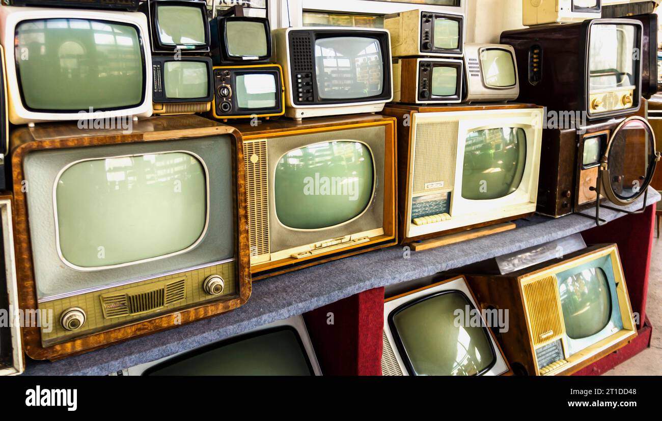 Rows of old TVs. The first televisions are tubetype Stock Photo Alamy