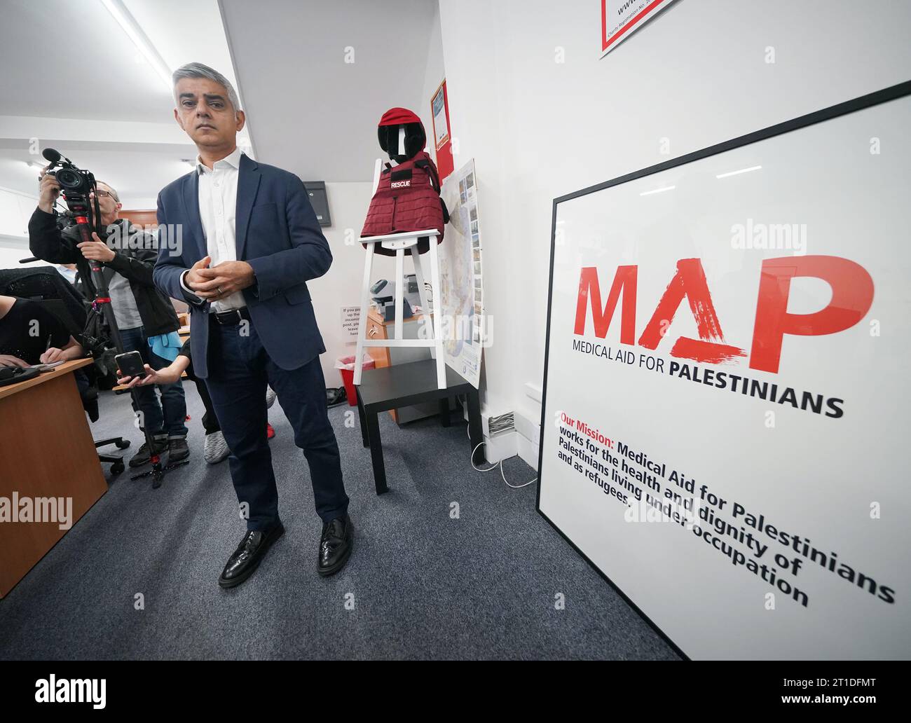 Mayor of London Sadiq Khan speaking - Mayor Of London Sadiq Khan Speaking To Media During A Visit To Medical Aid For Palestinians Map A Palestinian Aid Charity In London Picture Date Friday October 13 2023 2T1DFMT 