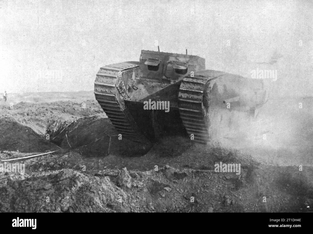 'Au Combat; Un tank en action: sa tourelle gauche est armee d'un petit canon marine a tir rapide', 1916. From &quot;L'Album de la Guerre 1914-1919, Volume 1&quot; [L'Illustration, Paris, 1924]. Stock Photo