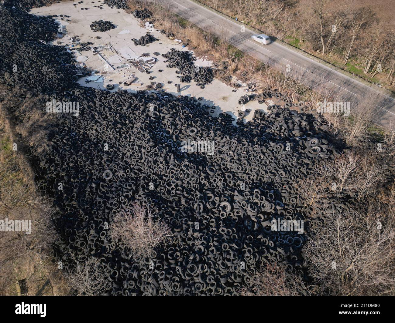 Junkyard aerial view hi-res stock photography and images - Alamy