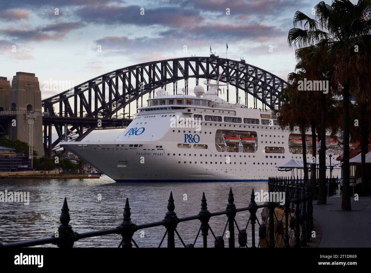 The P&O Cruises Australia, Cruise Ship, MV PACIFIC PEARL Arrives In Circular Quay, Sidney After Sunrise. Stock Photo