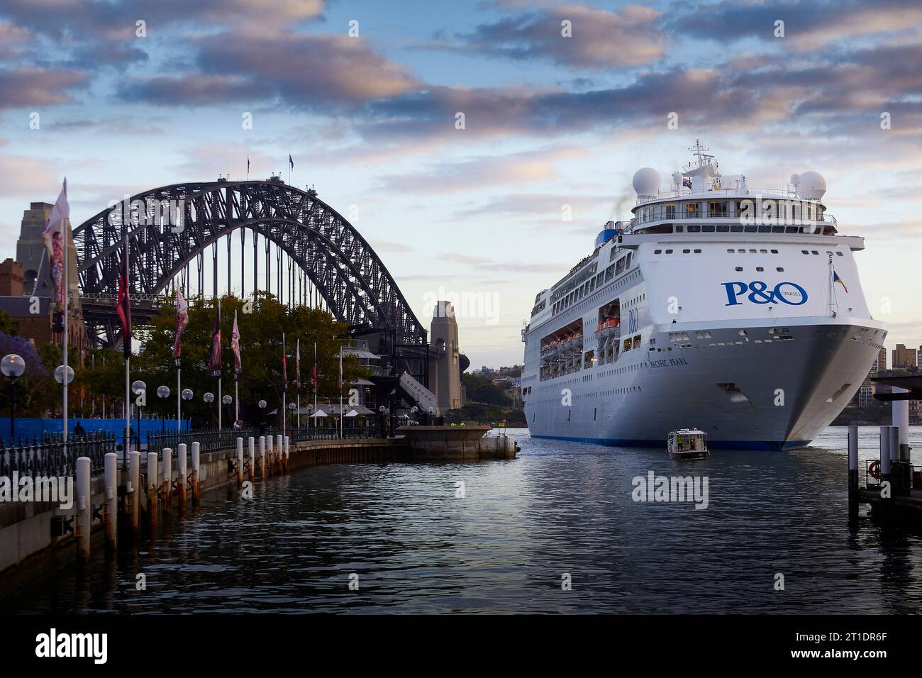 The P&O Cruises Australia, Cruise Ship, MV PACIFIC PEARL Arrives In Circular Quay, Sidney After Sunrise. Stock Photo