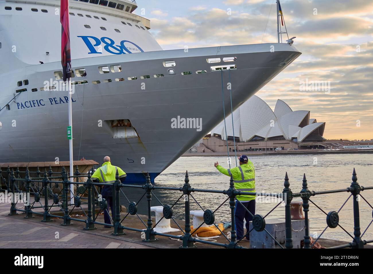 The P&O Cruises Australia, Cruise Ship, MV PACIFIC PEARL Docks  In Circular Quay, Sidney After Sunrise. Stock Photo
