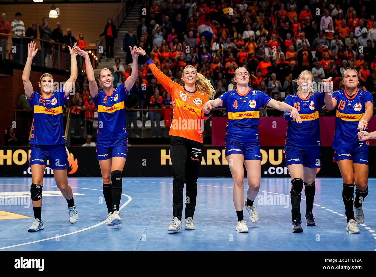 Almere, Netherlands. 12th Oct, 2023. ALMERE, NETHERLANDS - OCTOBER 12: Angela Malestein of the Netherlands, Lois Abbingh of the Netherlands, Goalkeeper Tess Lieder of the Netherlands, Alieke van Maurik of the Netherlands, Tamara Haggerty of the Netherlands and Merel Freriks of the Netherlands celebrate their team's win after the Women's EHF Euro 2024 Qualifiying match between Netherlands and Portugal at Topsportcentrum Almere on October 12, 2023 in Almere, Netherlands (Photo by Rene Nijhuis/BSR Agency) Credit: BSR Agency/Alamy Live News Stock Photo