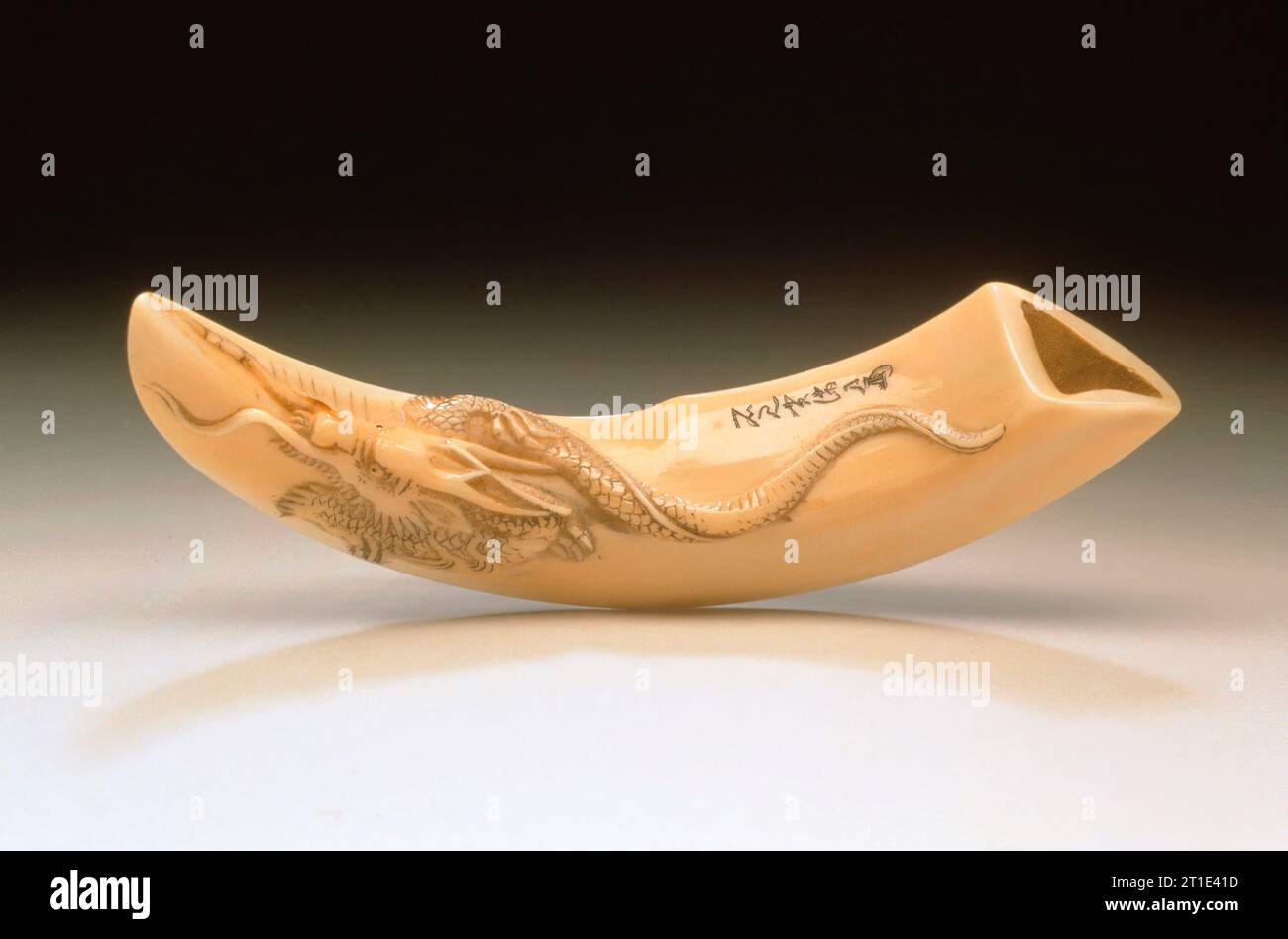 Carved ivory tusk japanese hi-res stock photography and images - Alamy