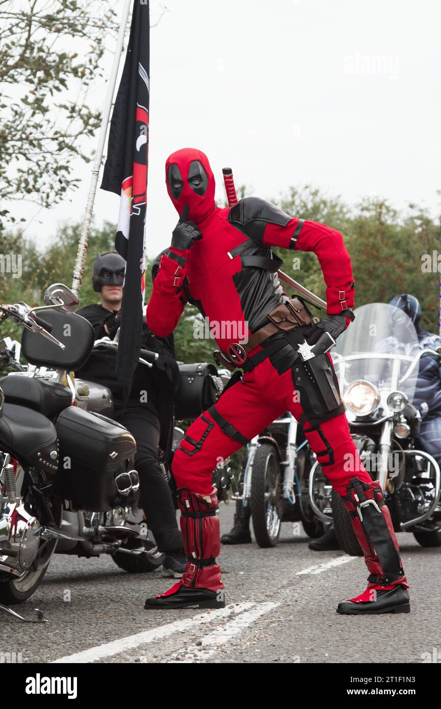 Deadpool costume hi-res stock photography and images - Alamy