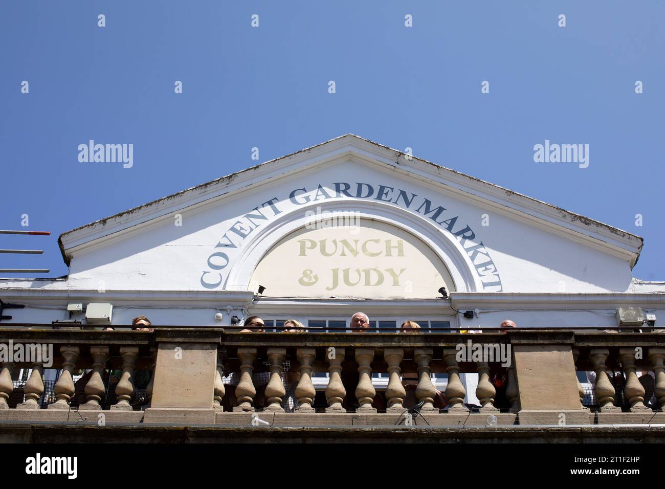 Tourists on the balcony of the famous Punch &Judy pub in Covent Garden, London, England. Stock Photo