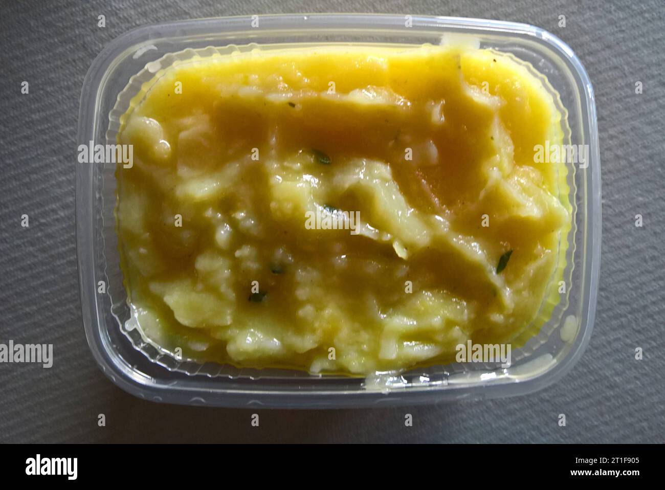 Schale Kartoffelsalat von der Feinkost-Theke. Kartoffel-Salat in der ...