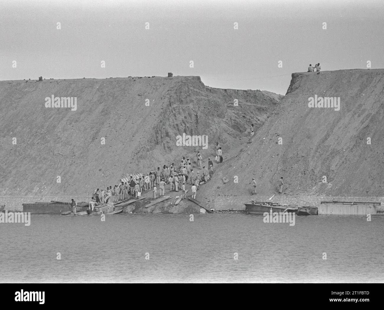 YOM KIPPUR WAR. THE EAST BANK OF THE SUEZ CANAL WITH EGYPTIAN SOLDIERS