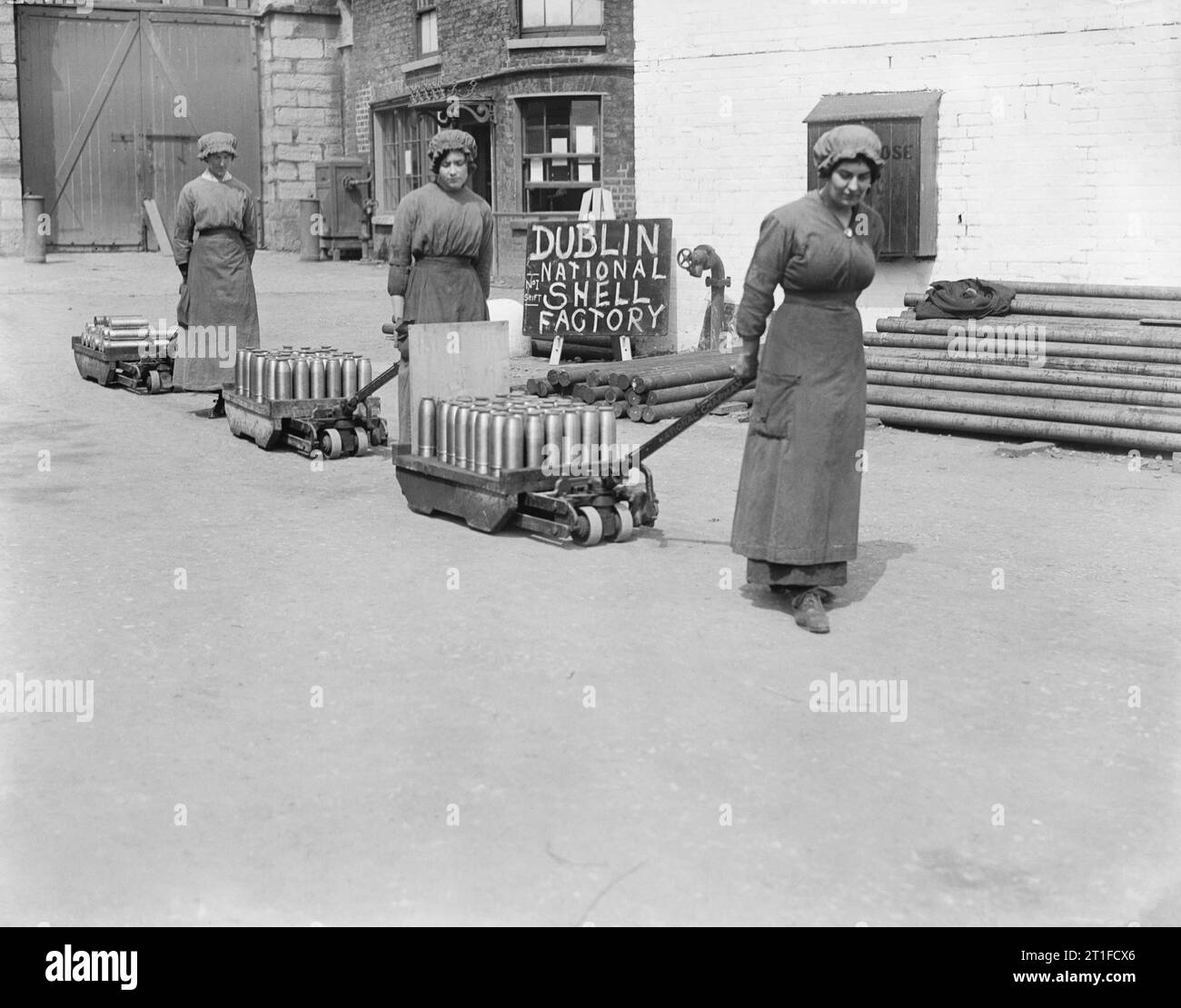 Industry during the First World War- Dublin Female workers pull ...