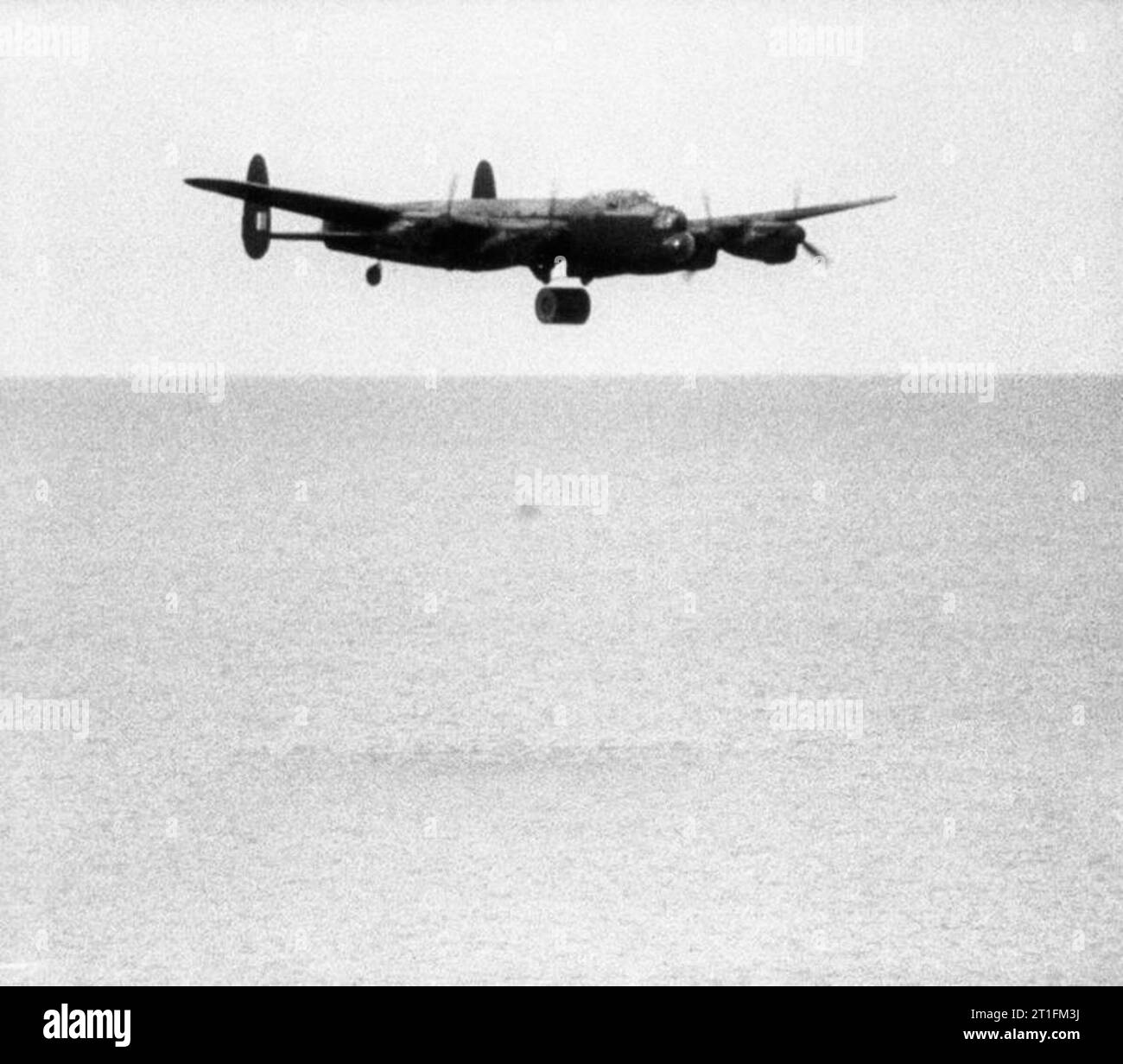 Royal Air Force Bomber Command, 1942-1945. Operation CHASTISE: the attack on the Moehne, Eder and Sorpe Dams by No. 617 Squadron RAF on the night of 16/17 May 1943. No. 617 Squadron practice dropping the 'Upkeep' weapon at Reculver bombing range, Kent. Second launch sequence (2): the Lancaster releases the bomb towards the shore. Stock Photo