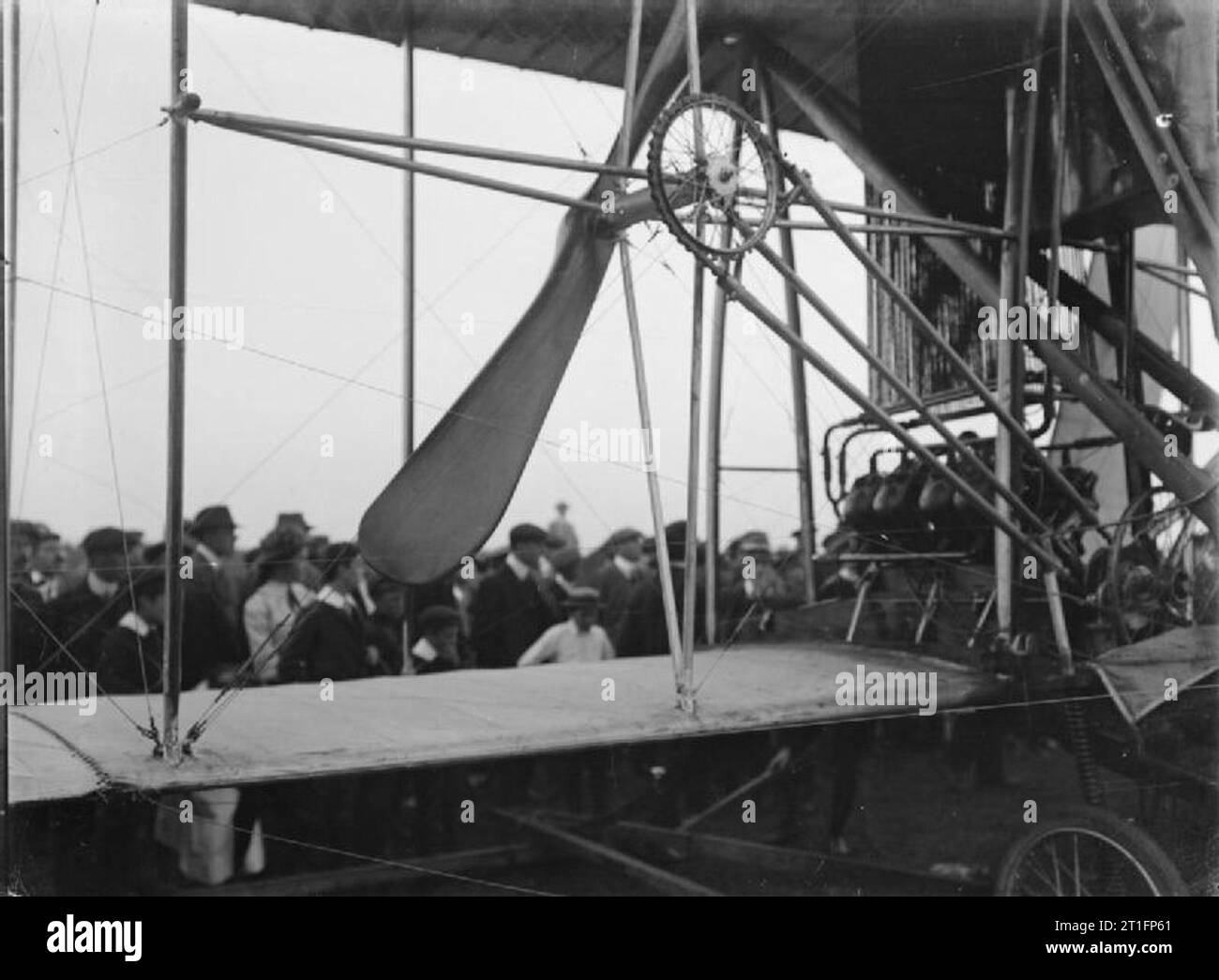 Aviation in Britain Before the First World War Cody aircraft mark IC (Cathedral - so named because of its size and the size of the hangar it required and the katahedral (lower at the wing tips) arrangement of the wings) a close up of the propeller and drive chain leading to the ENV engine. A large crowd is in the background. It was in this aircraft that Cody made the first passenger carrying flight in Britain (Colonel Capper on the 14th August 1909) and several record breaking flights including one cross-country of around forty miles and lasting an hour and three minutes, passing over Aldersho Stock Photo