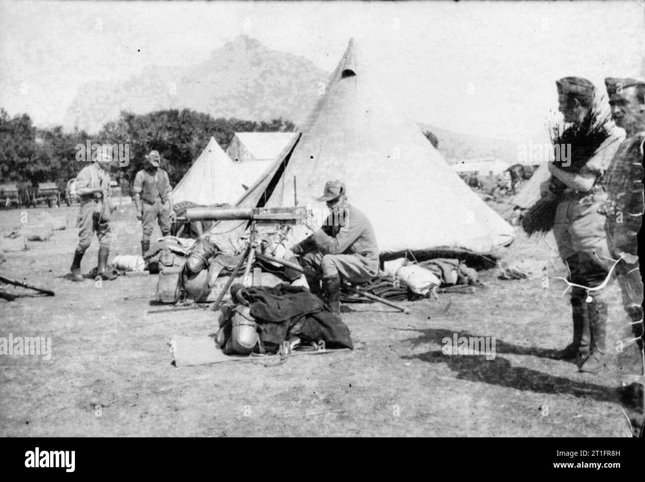 The Second Boer War, 1899-1902 Troops of one of the Scottish mounted regiments testing a Vickers or Maxim machine gun in their camp. They are probably servicemen of the Lothians and Berwickshire Yeomanry. Stock Photo
