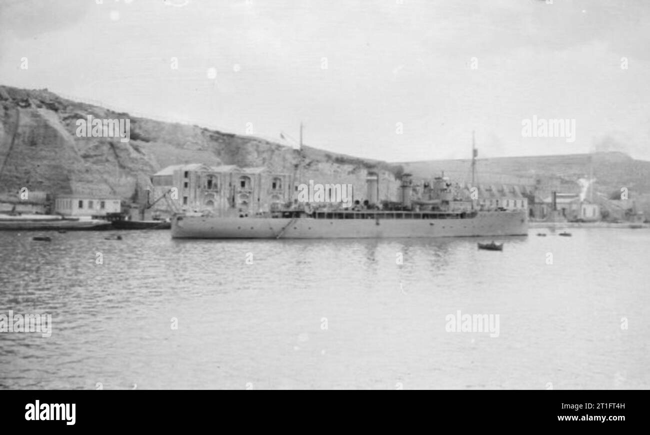 . Photograph of British Azalea class minesweeping sloop HMS Begonia, Malta, 1916. Stock Photo