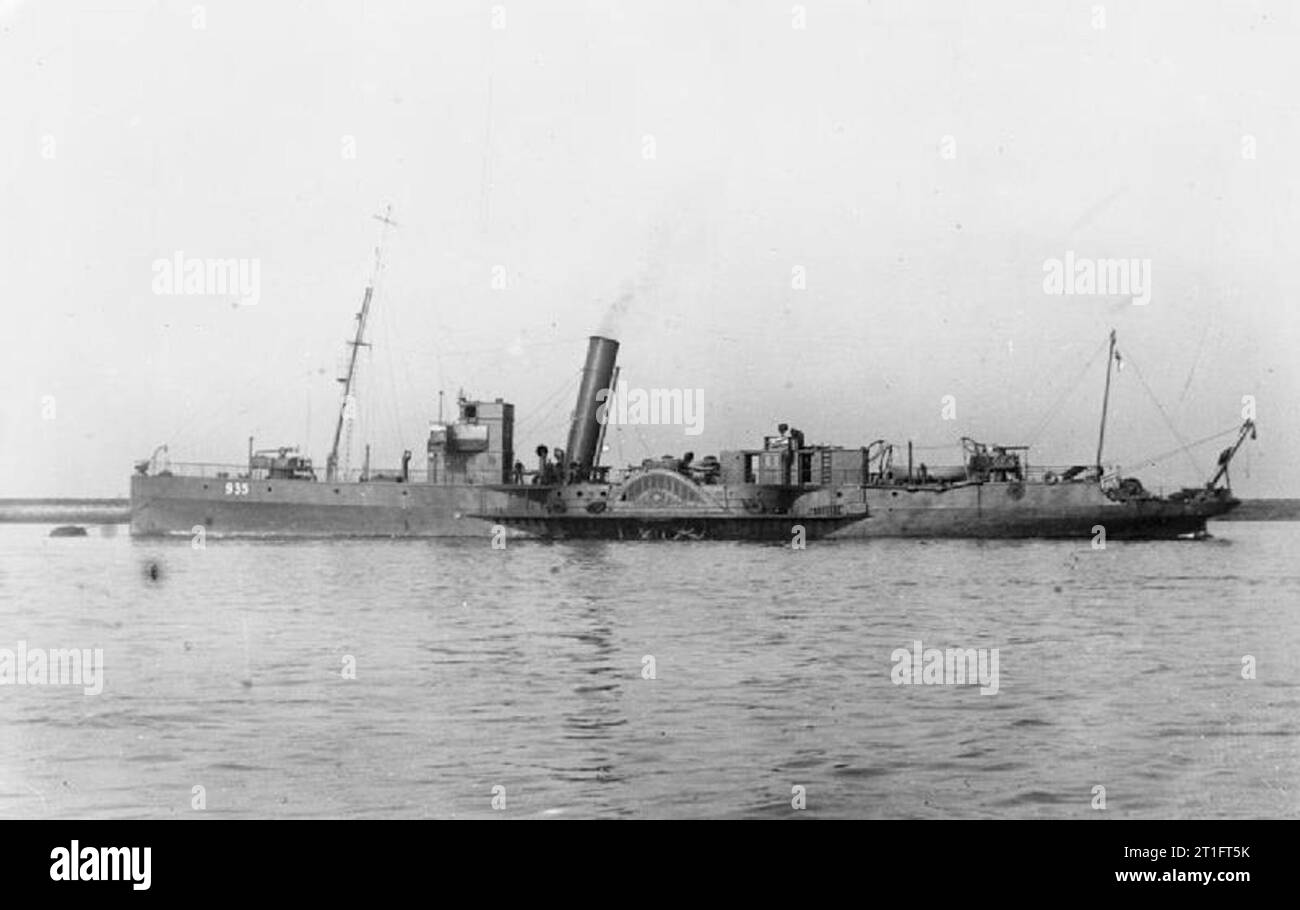 The paddle minesweeper HMS DUCHESS OF ROTHSAY Stock Photo - Alamy