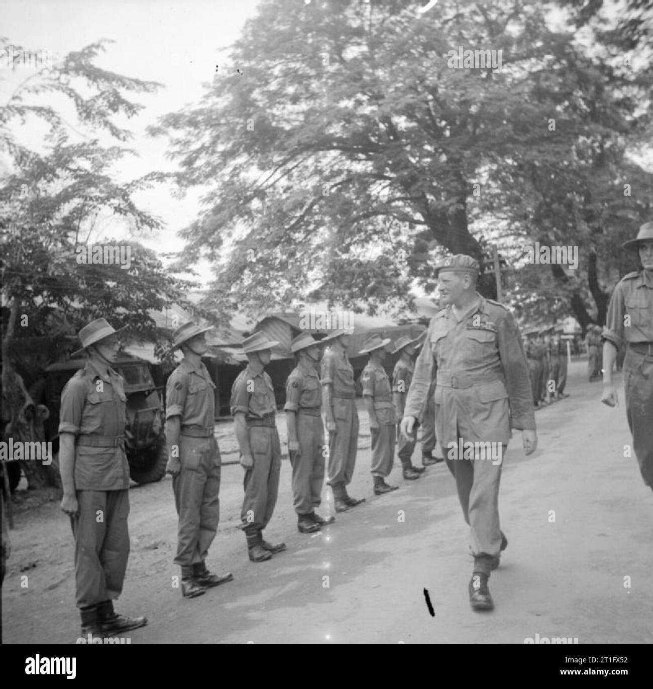 The British Army in Burma 1945 General Sir Claude Auchinleck, Commander-in-Chief India, inspecting troops, 1 August 1945. Stock Photo