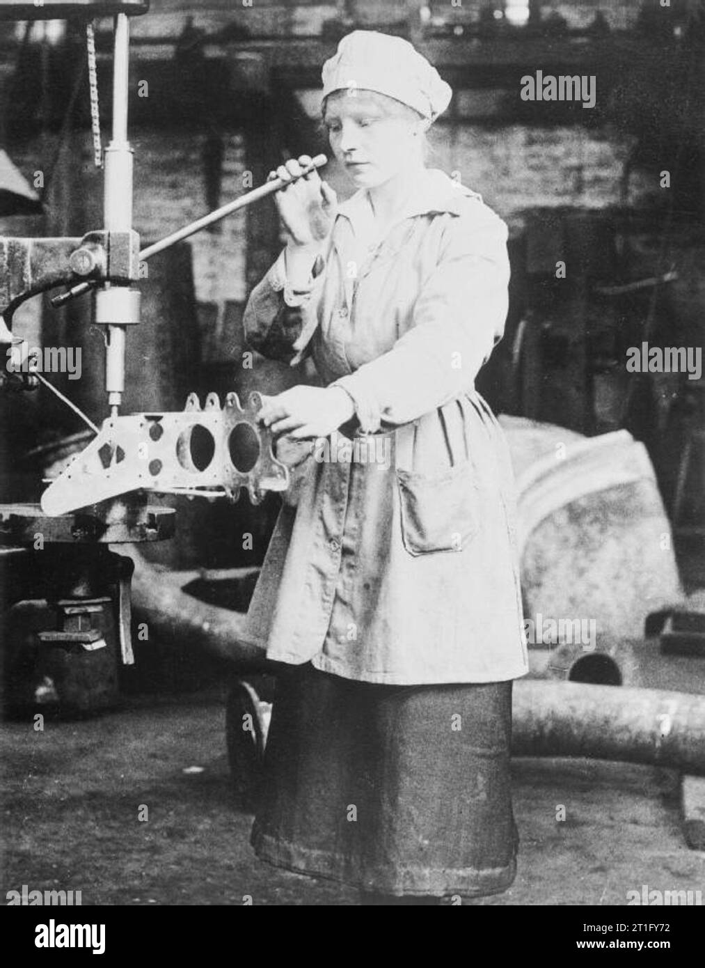 First World War 1914 1918 Home Front Womens War Work A Woman Operating A Drill Press In A 