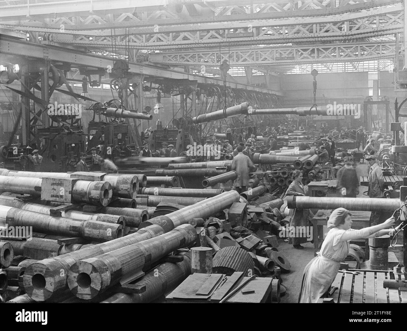 General scene in a busy howitzer barrel making shop at Coventry Ordnance Works in 1918 Stock Photo