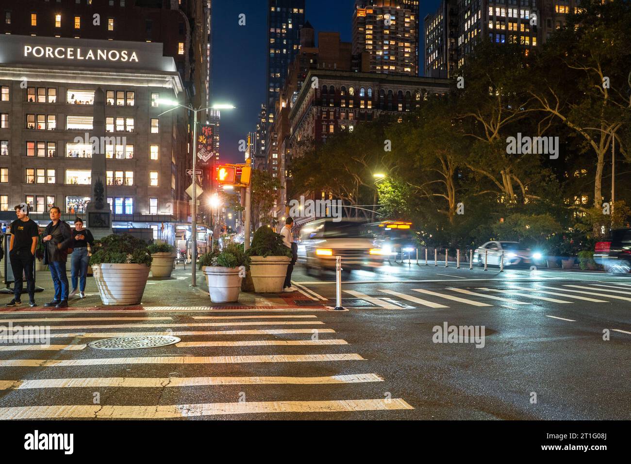 New york city street scene on rainy day hi-res stock photography and images  - Alamy