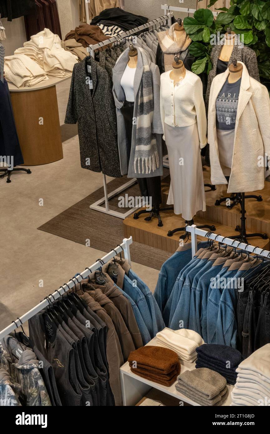 abercrombie and fitch dark store