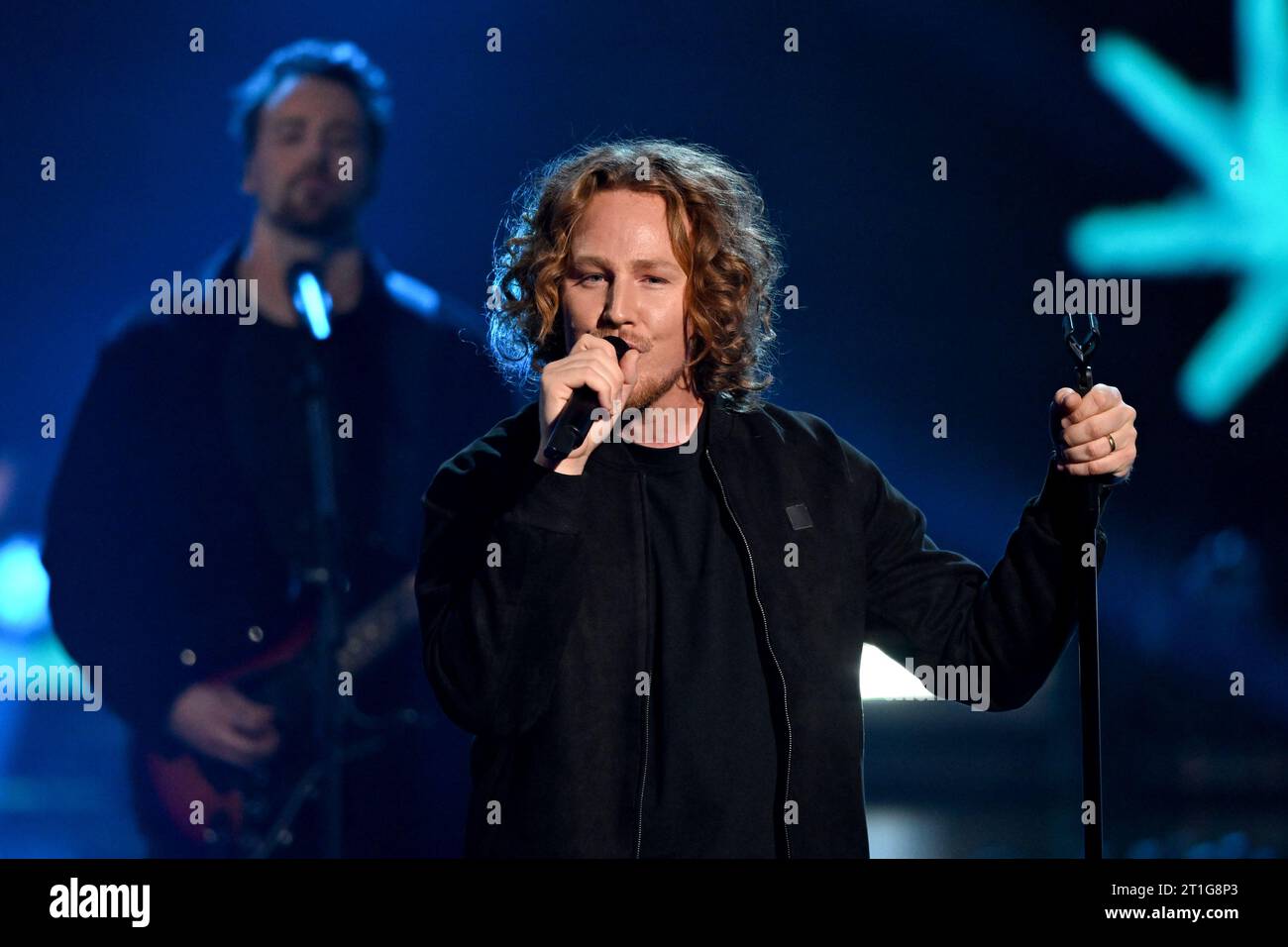 Leipzig, Germany. 13th Oct, 2023. Singer Michael Schulte sings on stage at the 'Goldene Henne' media award ceremony. The audience award is presented for the 29th time at a televised gala in Leipzig. Credit: Hendrik Schmidt/dpa/Alamy Live News Stock Photo