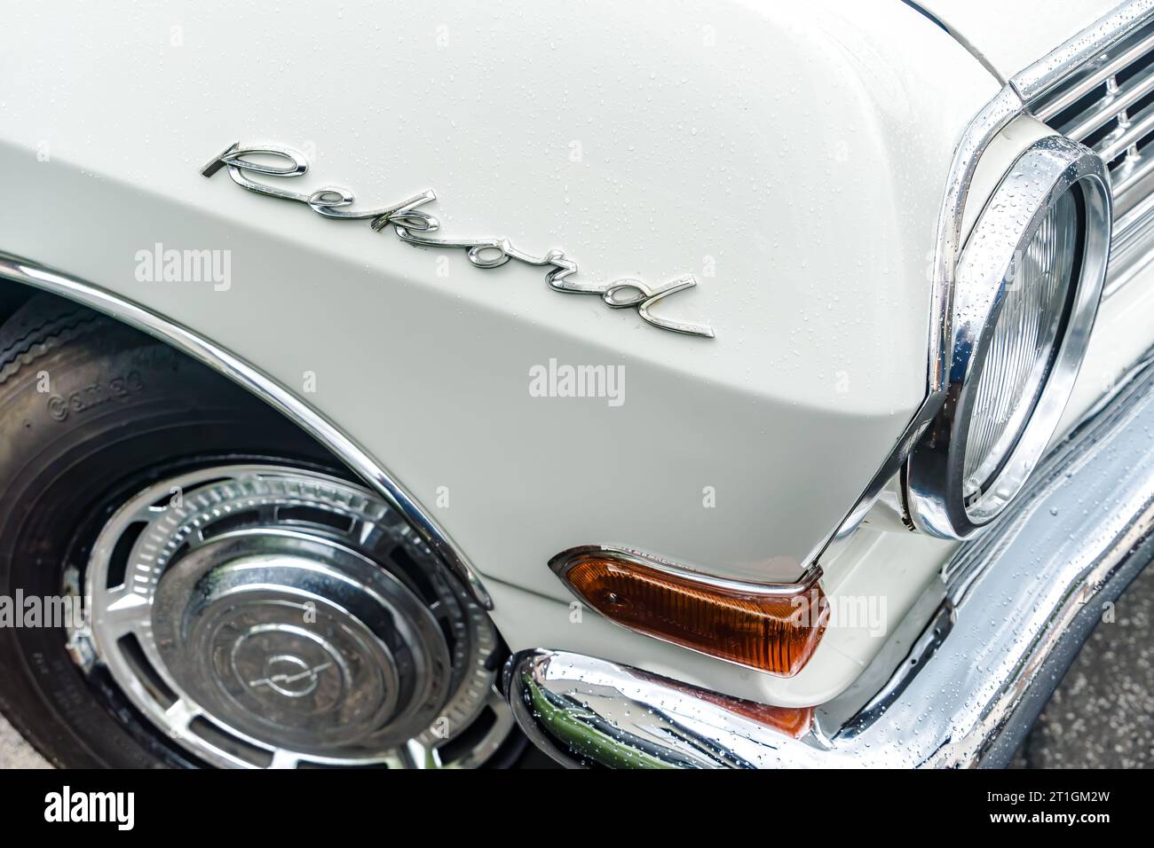 Opel logo vintage car hi-res stock photography and images - Alamy