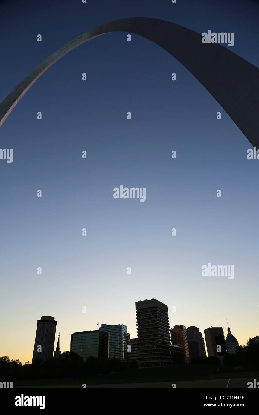 Gateway arch under construction hi-res stock photography and images - Alamy