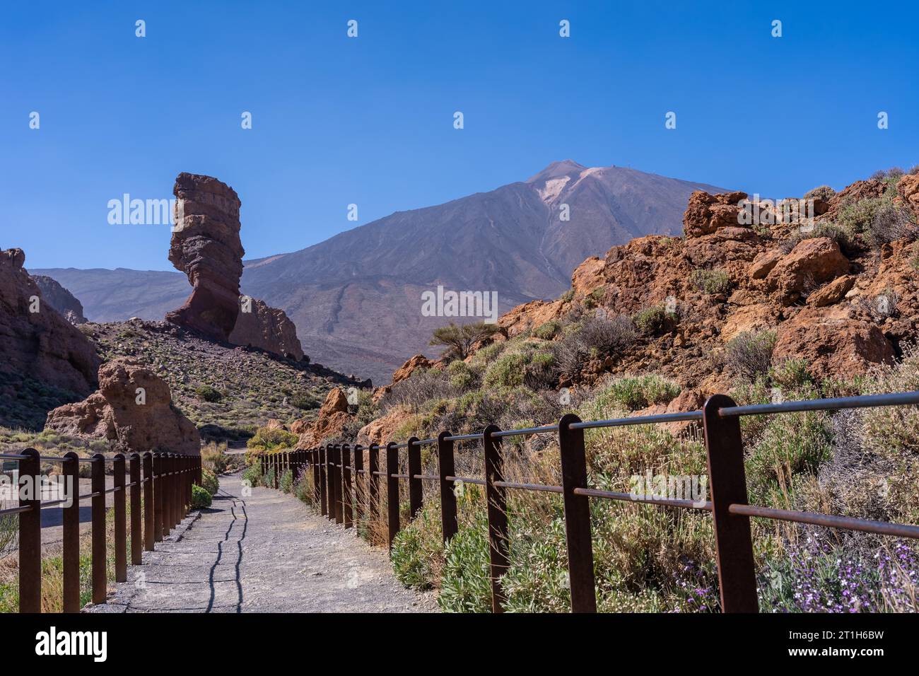 Very simple tourist path between Roques de Gracia and Roque Cinchado in the natural area of Teide in Tenerife, Canary Islands Stock Photo