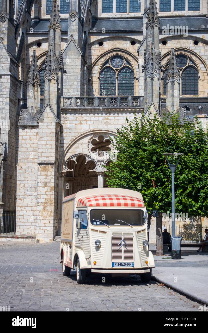 Citroen H van converted into a coffee stall outside of Bourges cathedral. Stock Photo