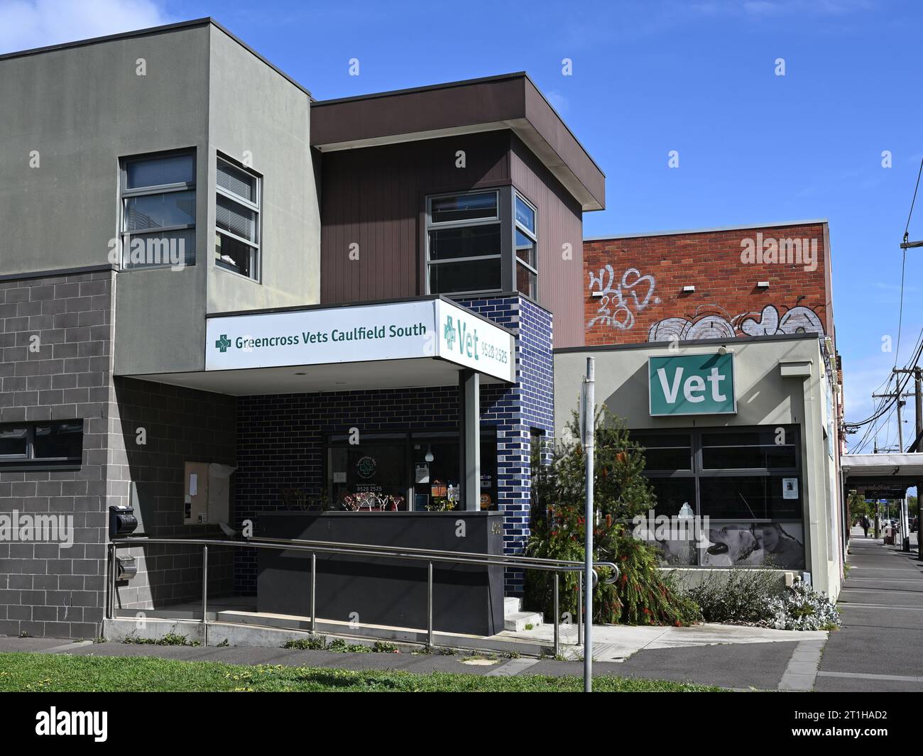 Exterior of a Greencross Vets building during a sunny day Stock Photo