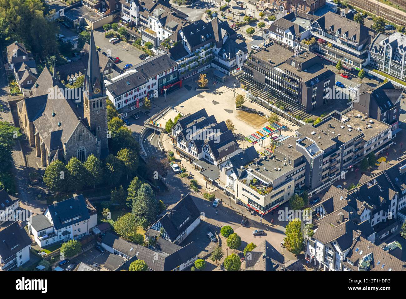 Luftbild, Marktplatz und St. Agatha Kirche, Altenhundem, Lennestadt