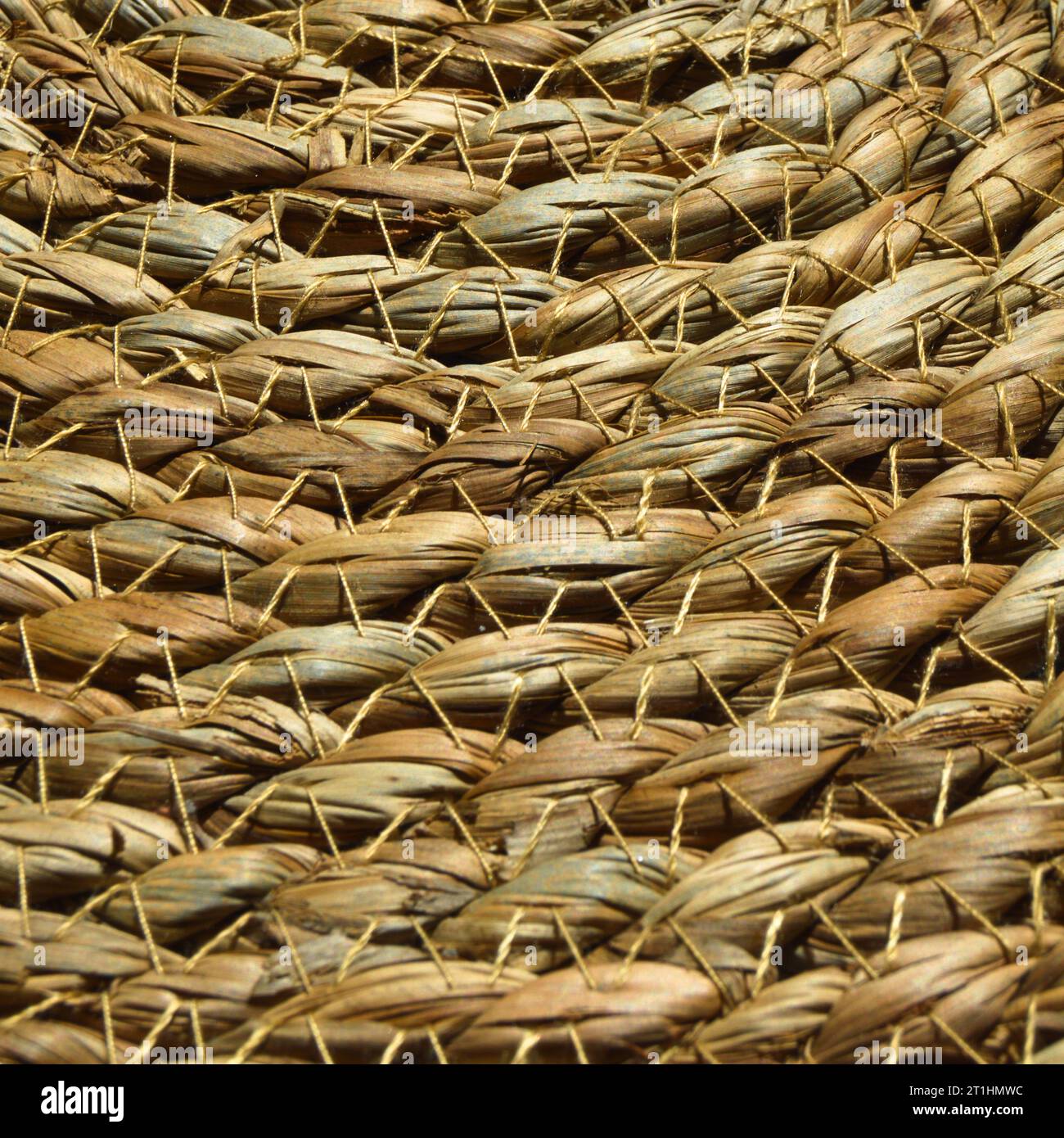Round woven mat made of water hyacinth fibers, wicker table mats, rattan round brown woven straw