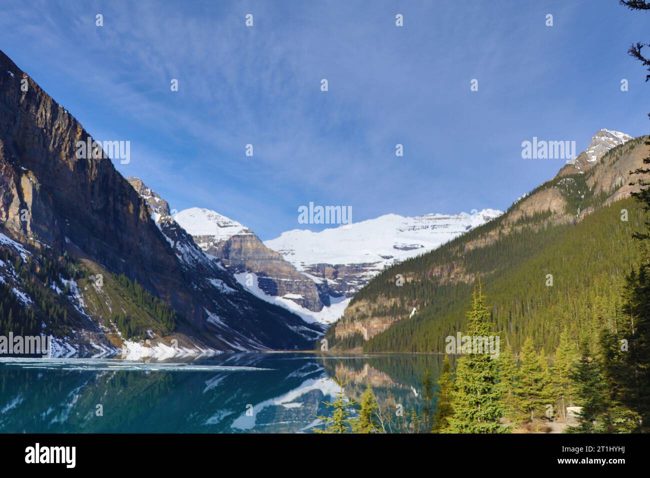 Beautiful autumn views of iconic Lake Louise in Banff National Park in ...