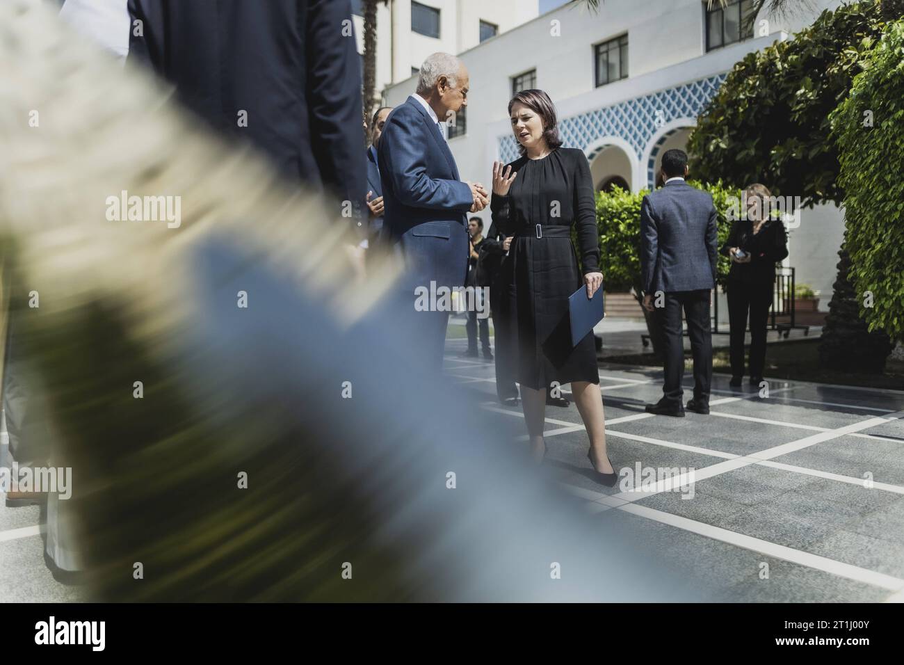 R-L Annalena Baerbock Buendnis 90/Die Gruenen, Bundesaussenministerin, und Ahmed Aboul Gheit, Generalsekretaer der Arabischen Liga, aufgenommen im Rahmen eines gemeinsamen Treffens in Kairo, 14.10.2023. Baerbock reiste nach ihrem Besuch in Israel kurzfristig weiter nach Aegypten, um Gespraeche ueber die politische Situation in Israel zu fuehren. Vor einer Woche wurde Israel von Terroristen der Hamas ueberfallen, woraufhin ueber 1.300 Menschen ums Leben kamen. Kairo Aegypten *** R L Annalena Baerbock Buendnis 90 Die Gruenen, German Foreign Minister, and Ahmed Aboul Gheit, Secretary General of Stock Photo