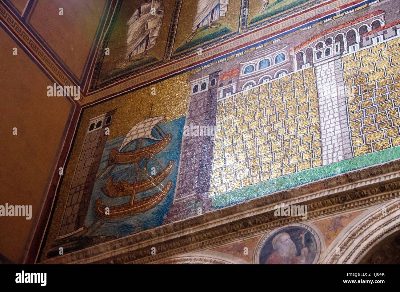 INTERIOR DE LA BASILICA DE SAN APOLINAR NUOVO - MOSAICOS PALEOCRISTIANOS -  SIGLO VI. Location: BASILICA DE SAN APOLINAR NUOVO, RAVENA, ITALIA Stock  Photo - Alamy