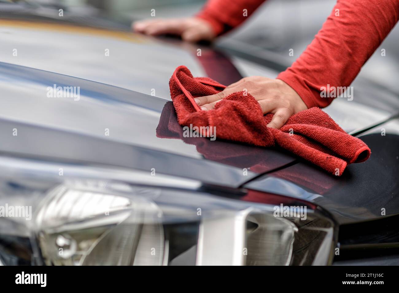polishing a car with a rag after the car wash Stock Photo - Alamy