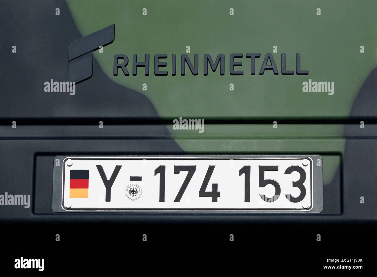 Bundeswehrfahrzeug von Rheinmetall mit Autokennzeichen Bundeswehrfahrzeug von Rheinmetall mit Autokennzeichen, 23.09.2023, Beelitz, Brandenburg, Alle Fahrzeuge der Bundeswehr sind mit einem Ypsilon versehen. *** Bundeswehr vehicle from Rheinmetall with license plate Bundeswehr vehicle from Rheinmetall with license plate, 23 09 2023, Beelitz, Brandenburg, All vehicles of the Bundeswehr are marked with a Ypsilon Stock Photo