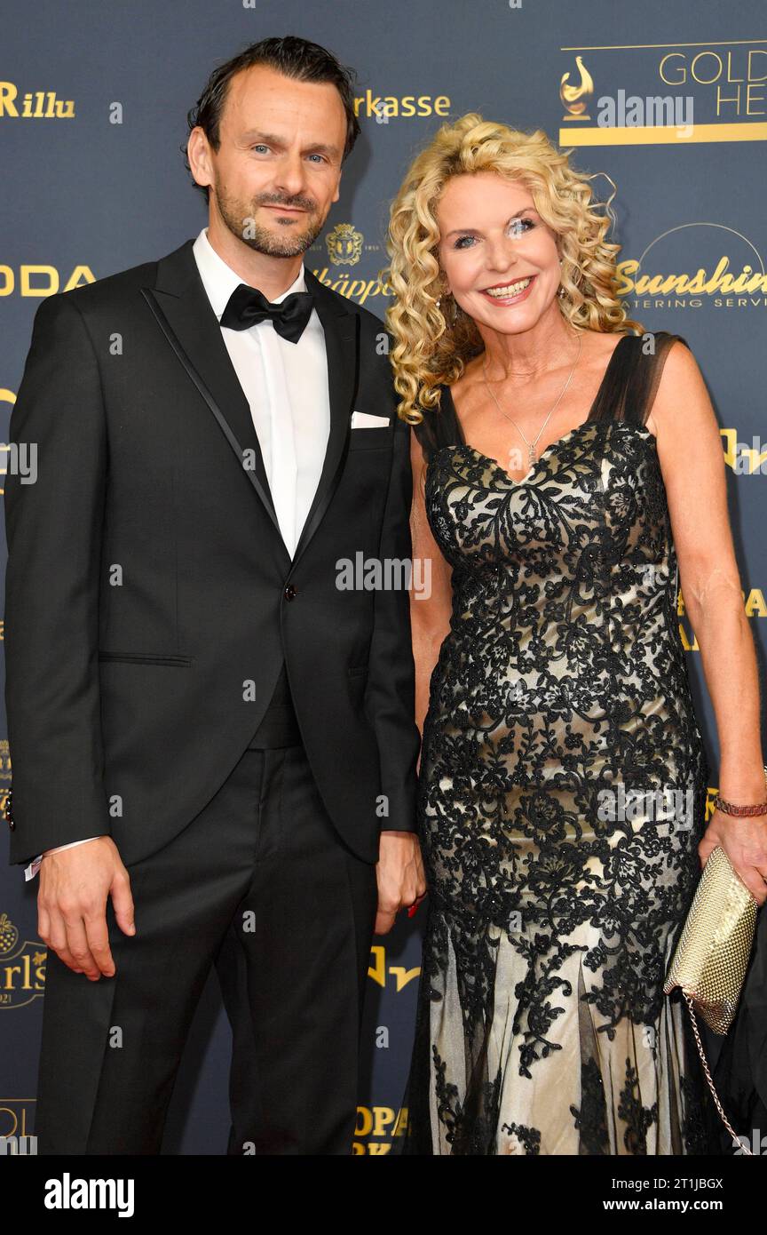 Victoria Herrmann mit Freund David Böthig bei der 29. Verleihung der