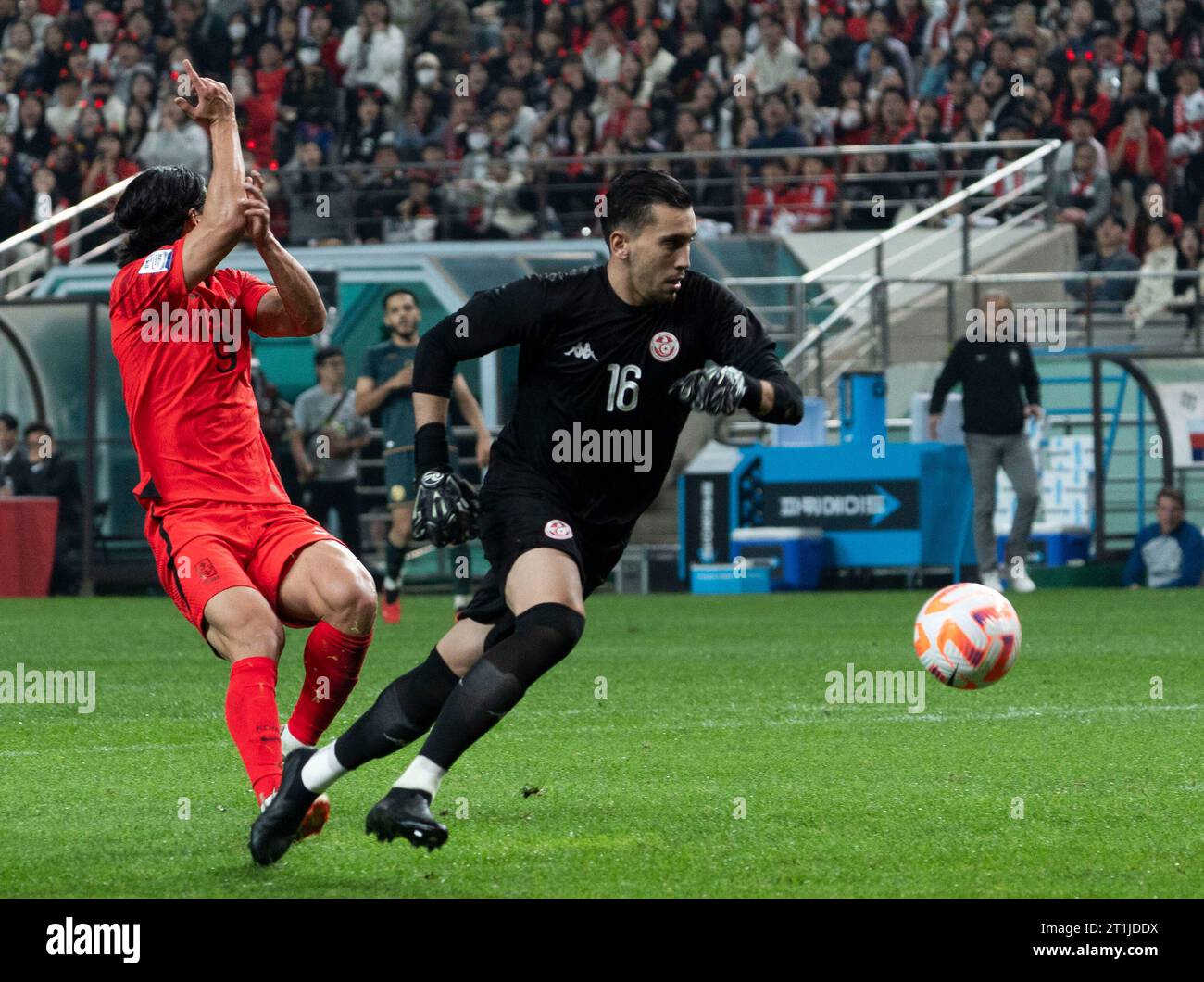 Seoul, South Korea. 13th Oct, 2023. Tunisian Goalkeeper Aymen Dahmen (16), his running to block the ball going towards the goal during the friendly soccer match between South Korea and Tunisia at the Seoul World Cup Stadium in Seoul, South Korea on October 13, 2023. (Photo by Lee Young-ho/Sipa USA) Credit: Sipa USA/Alamy Live News Stock Photo