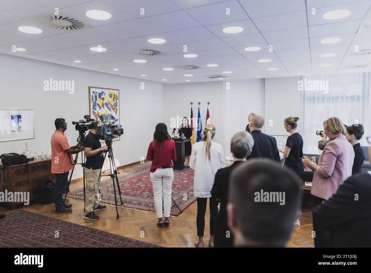 Annalena Baerbock Buendnis 90/Die Gruenen, Bundesaussenministerin, aufgenommen waehrend einem Pressestatement nach ihrer Reise nach Israel und Aegypten in Kairo, 14.10.2023. Baerbock reiste nach ihrem Besuch in Israel kurzfristig weiter nach Aegypten, um Gespraeche ueber die politische Situation in Israel zu fuehren. Vor einer Woche wurde Israel von Terroristen der Hamas ueberfallen, woraufhin ueber 1.300 Menschen ums Leben kamen. Kairo Aegypten *** Annalena Baerbock Buendnis 90 Die Gruenen, German Foreign Minister, pictured during a press statement after her trip to Israel and Egypt in Cairo Stock Photo