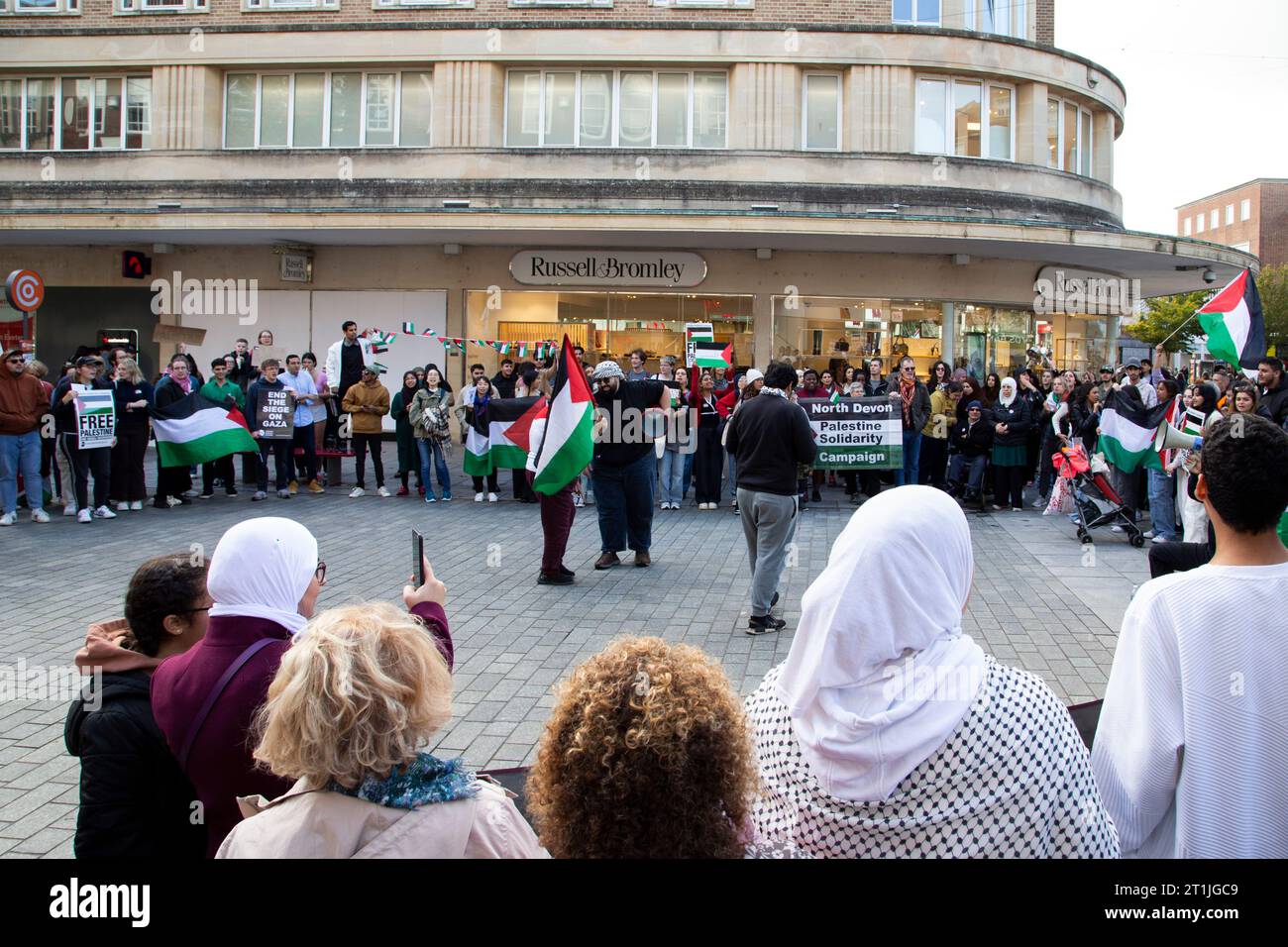 Free Palestine protest Exeter city centre - centre of large circle Stock Photo