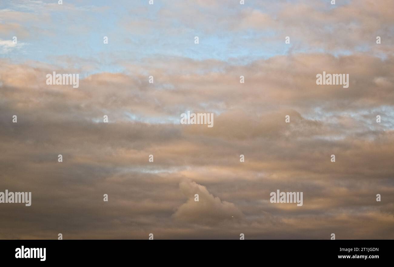 Mesmerizing Cloud Formations: Nature's Canvas Unveiled ☁️🌥️ Dive into