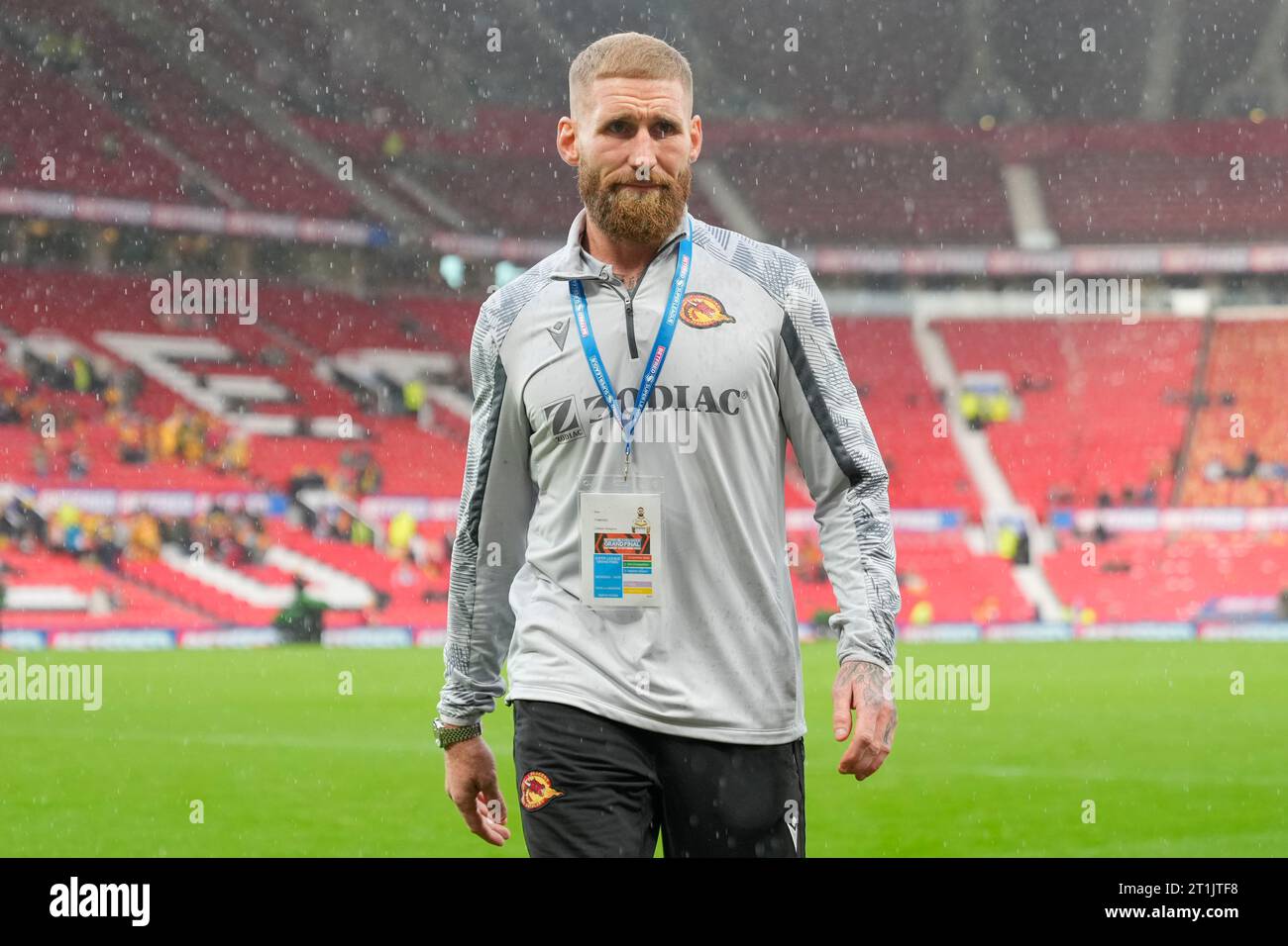Sam Tomkins #29 of Catalans Dragons inspects the pitch before the Betfred Super League Grand Final match Wigan Warriors vs Catalans Dragons at Old Trafford, Manchester, United Kingdom, 14th October 2023  (Photo by Steve Flynn/News Images) Stock Photo
