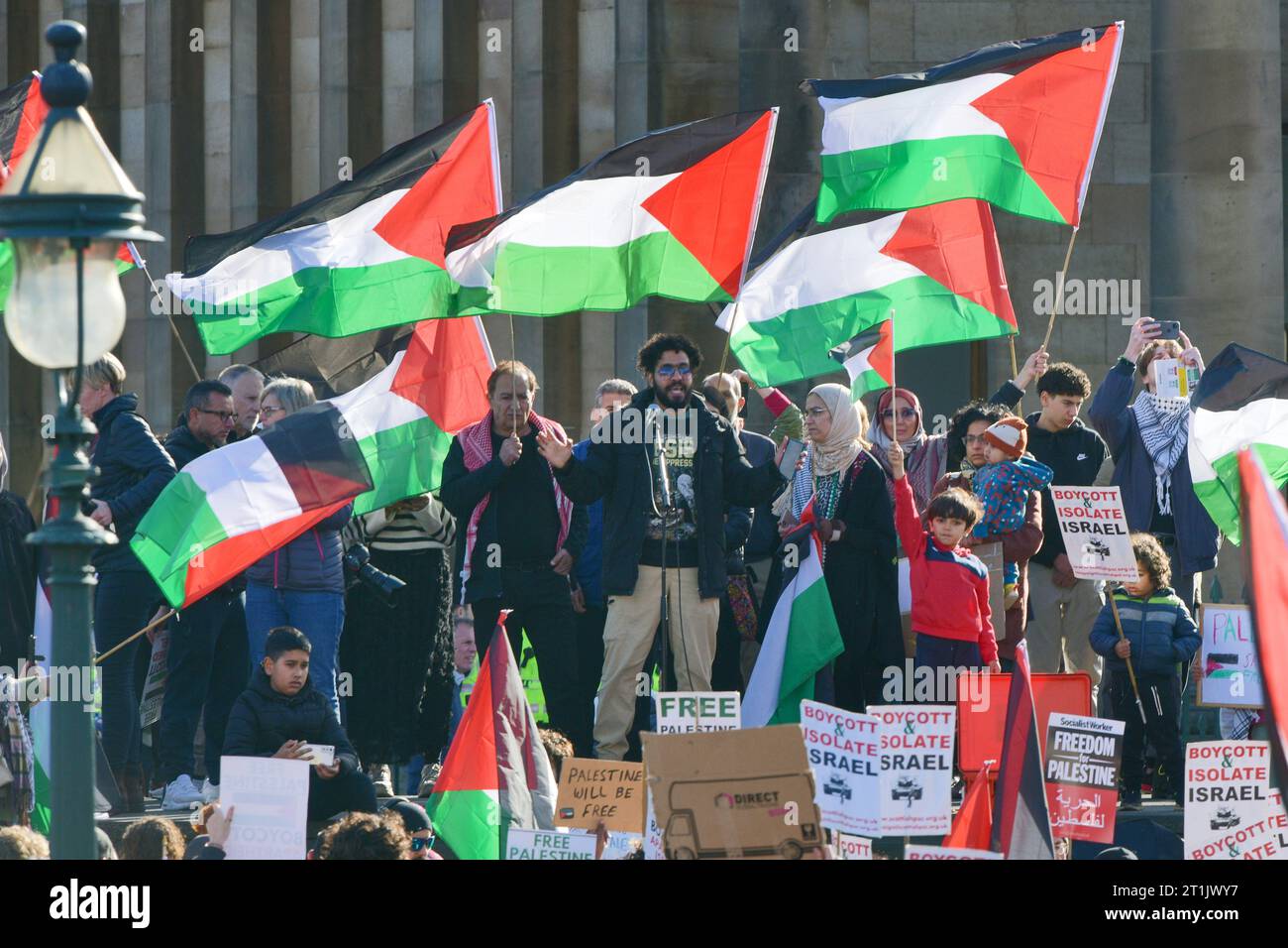 Edinburgh Scotland, UK 14 October 2023. Hundreds take part in the