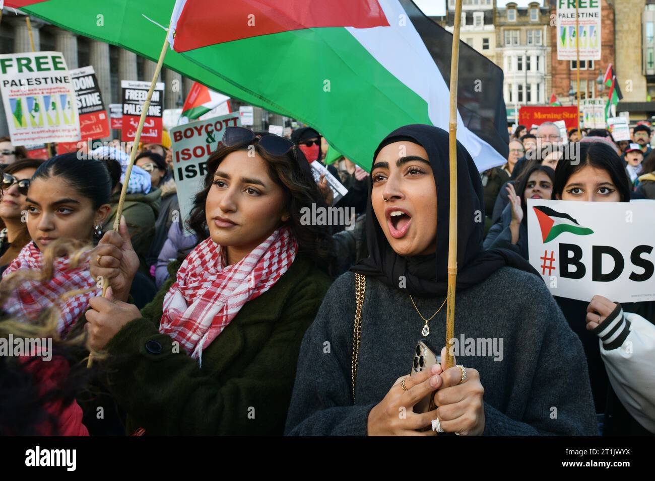 Edinburgh Scotland, UK 14 October 2023. Hundreds take part in the