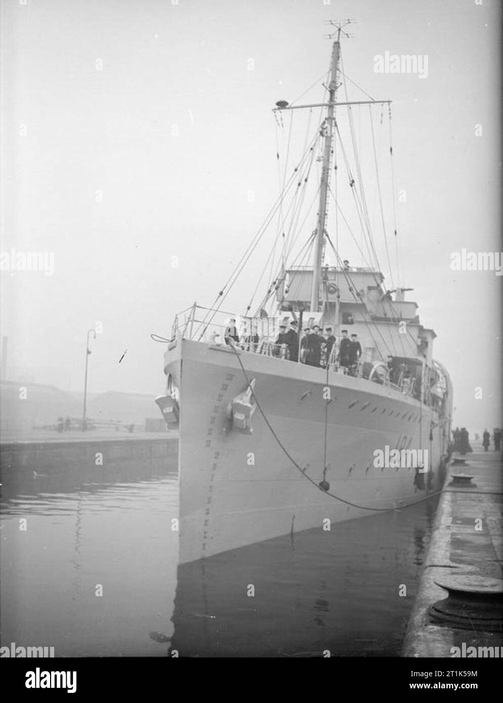 HMS Franklin. 27 January 1943, London Docks. HMS FRANKLIN, Port Bow