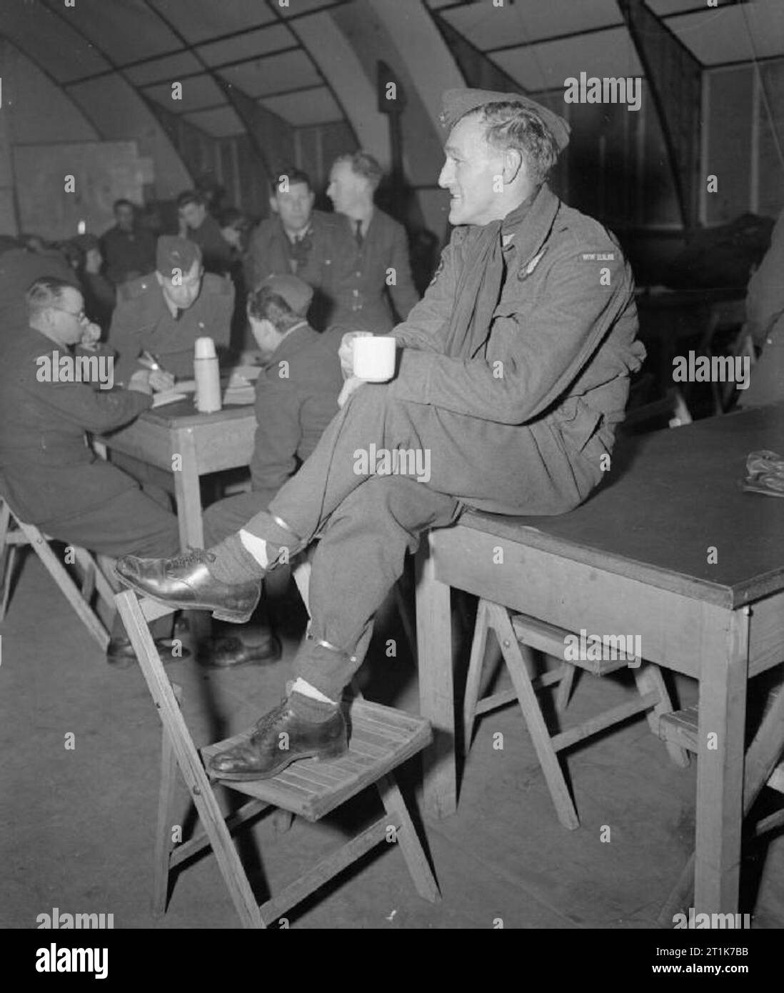 Royal Air Force 1939-1945- Bomber Command Flight Sergeant Ed Clode of Invercargill, New Zealand, a bomb aimer with No 106 Squadron at Metheringham, relaxes as crews are debriefed after the Frankfurt raid of 22-23 March 1944. Stock Photo