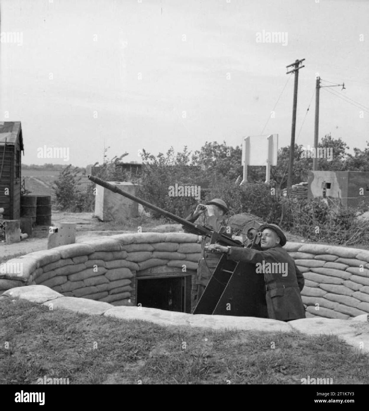 Royal Air Force Bomber Command, 1939-1941. Airfield defence: a two-man crew mans a 20mm Hispano light anti-aircraft gun in a sandbagged pit with built-in dug-out, on the airfield perimeter at Mildenhall, Suffolk. Stock Photo