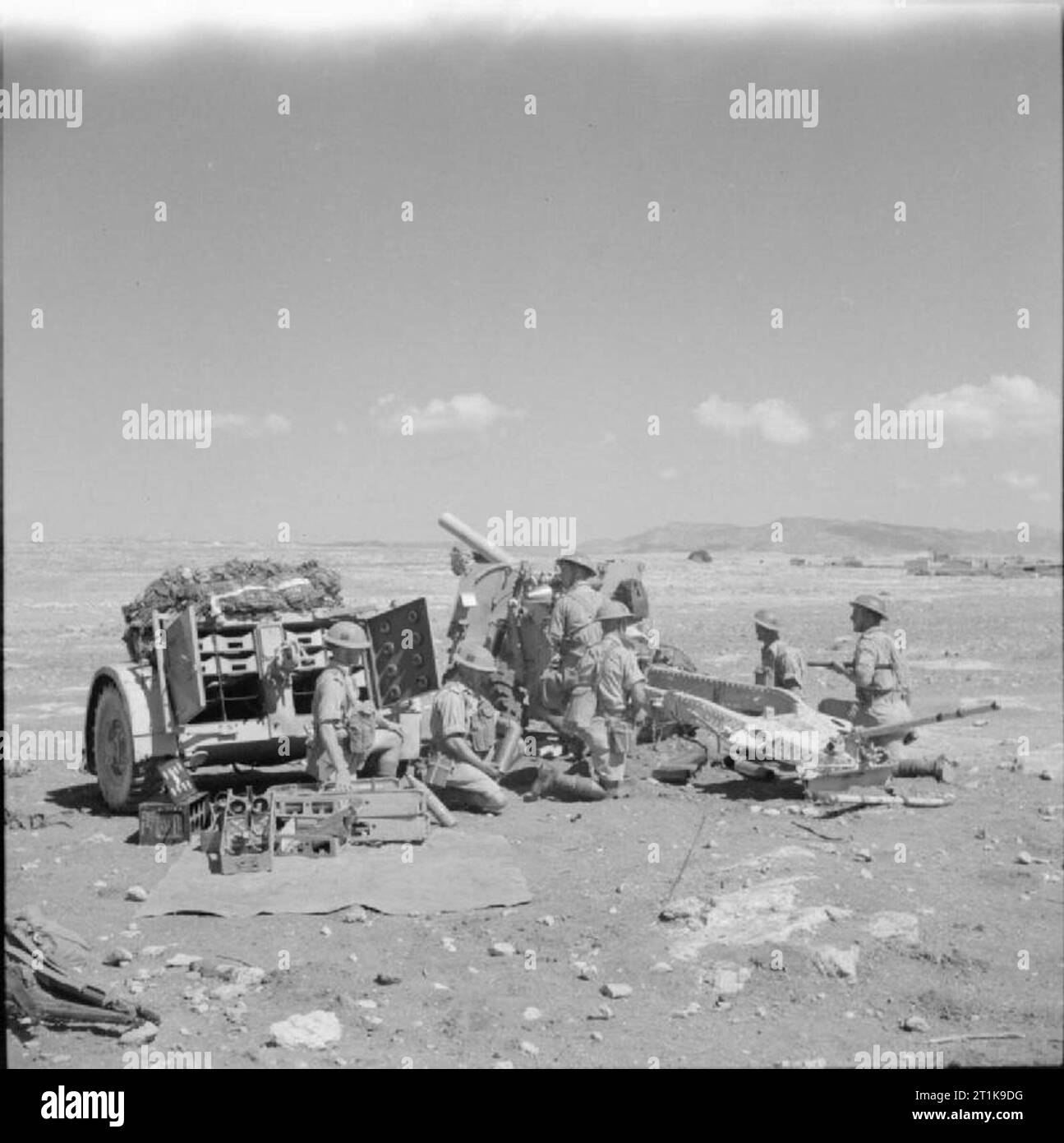 The British Army in Cyprus 1941 A 25-pounder field gun in action during artillery exercises in Cyprus, 23 September 1941. Stock Photo